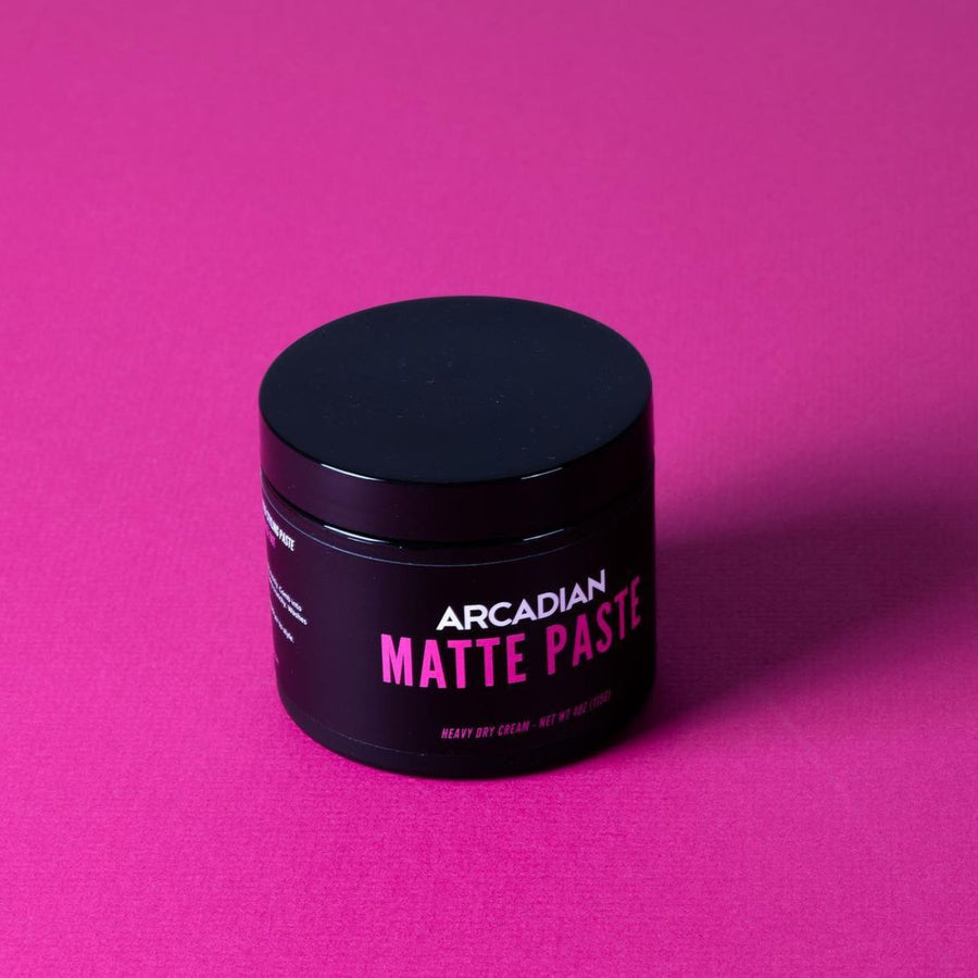 Arcadian Matte Paste výsledek – matný finiš bez lesku, suchá textura, vlasy zůstávají pružné